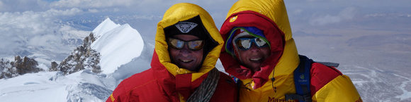 Alix von Melle und Luis Stitzinger auf dem Gipfel der Sisha Pangam in Tibet