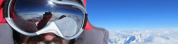 Christian Stangl überglücklich auf dem Gipfel des K2