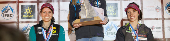 Juliane Wurm glücklich auf dem dritten Platz neben der Siegerin Shauna Coxsey (Mitte) und Anna Stöhr (links) (c) Heiko Wilhelm
