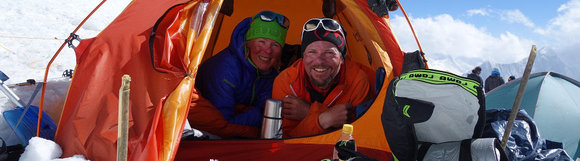 Alix von Melle und Luis Stitzinger im C2, 6650 m, am Makalu. (c) Archiv Stitzinger & von Melle - goclimbamountain.de