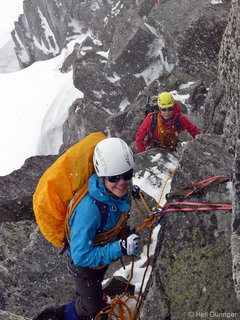 Hier will das Klettern gelernt sein: Die Jungen Alpinisten: Youngsters unterwegs in der Granatspitzgruppe. (c) Alpenverein/Heli Düringer