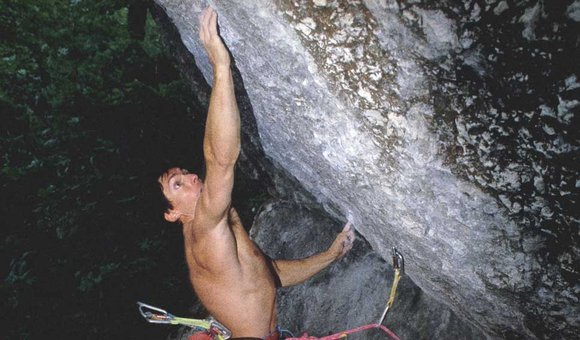 Das legendäre Bild von Wolfgang Güllich in den ersten Zügen von Action Directe (9a) (c) G. Heidorn