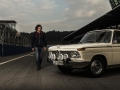 Stefan Glowacz mit einem 1965er BMW 1800ti (c) Armin Walcher 2015/Red Bull Media House