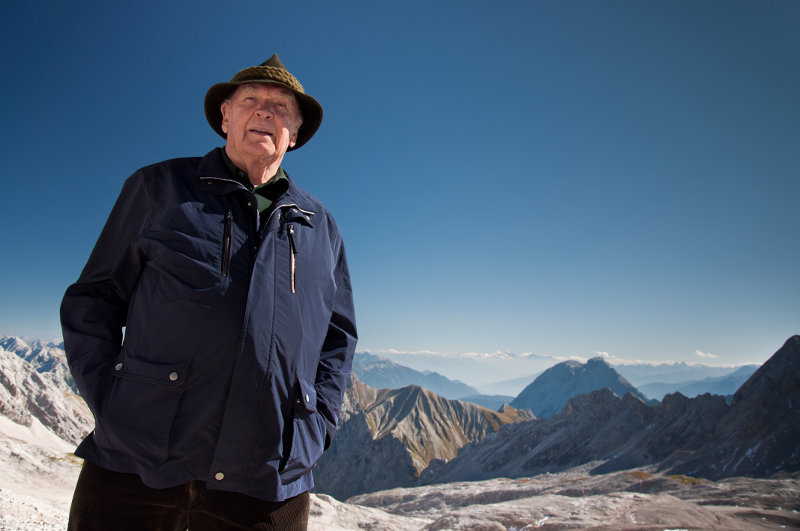 HANWAG Senior-Chef Josef Wagner feiert seinen 90. Geburtstag HANWAG Senior-Chef Josef Wagner feiert seinen 90. Geburtstag