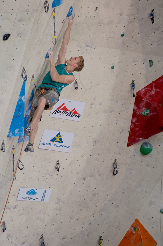 Magdalena Röck klettert zu Vorstiegs-Gold beim Heimweltcup in Imst