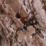 Dem 12-jährigen Tiroler Kletterer Mathias Posch gelingen Routen bis 8a