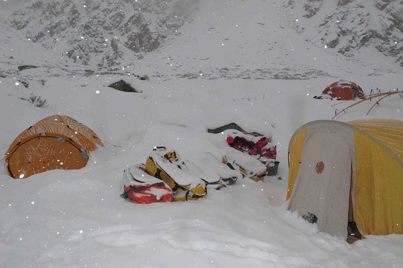 Simone Moro und Denis Urubko brechen die Winterbesteigung des Nanga Parbat ab
