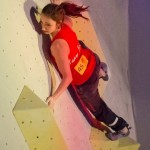 Juliane Wurm beim Deutschen Bouldercup 2015 in Köln (c) DAV Vertical-Axis
