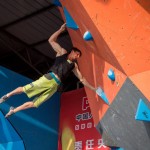 Jan Hojer beim Boulderweltcup in Haiyang (c) IFSC/Eddie Fowke/thecircuitclimbing.com