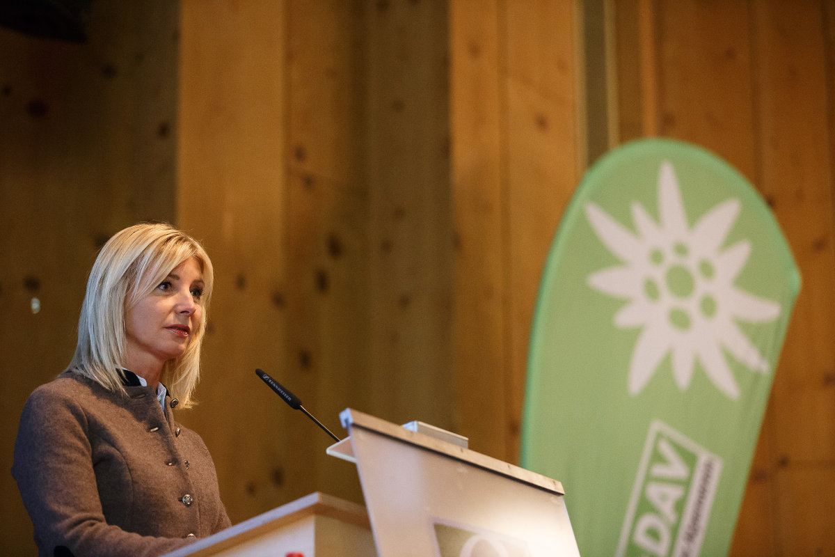 Umweltministerin Ulrike Scharf spricht ihr Grußwort. (c) Marco Kost