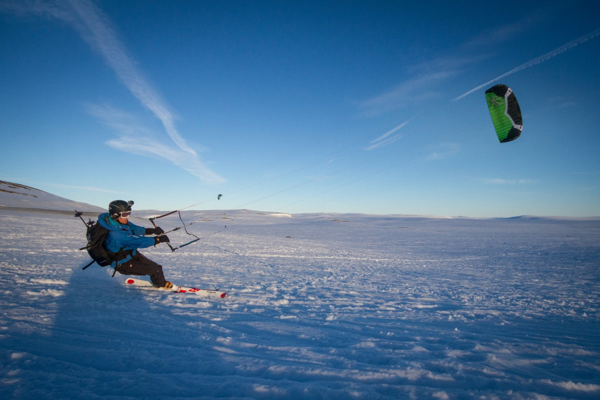 Leo Holding auf neuem Terrain: 1.000 Meilen mit dem Snowkite quer durch Grönland (c) Berghaus
