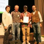 Toni Palzer (2.v.r.) erhält den DAV-Preis in der Kategorie Sport (c) DAV/Christine Frühholz