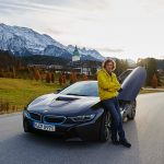 Stefan Glowacz und sein BMW i8 (c) Moritz Attenberger/BMW