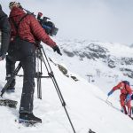 Martin Hanslmayr dreht auf 16mm Film die Protagonisten Simon Messner und Philipp Brugger (c) ServusTV / Tabea Baur