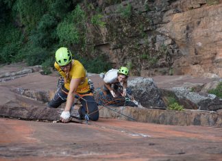 Österreichische Alpenvereinsjugend sucht „Junge Alpinisten“ Das 'Junge Alpinisten:Team' beim Tradklettern an den Pfattner Wänden bei Bozen. (c) Matthias Wurzer