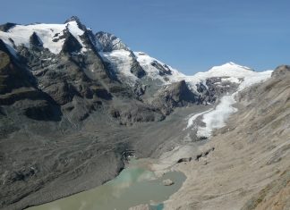 ÖAV: Gletscherschmelze setzt sich unaufhaltsam fort Die Pasterze am Großglockner im Jahr 2020, Foto: ÖAV Gletschermessdienst / Archiv G.K. Lieb