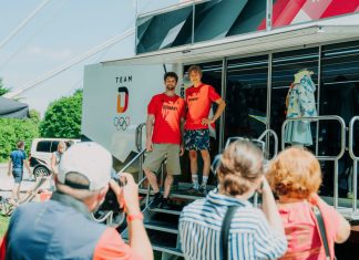 Einkleidung von Team Deutschland: Der Start in die heiße Olympia-Phase Die beiden Olympia-Teilnehmer im Sportklettern für Deutschland: Jan Hojer (links) und Alexander Megos. Foto: Team Deutschland/Max Galys