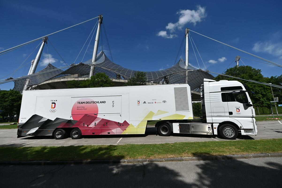 Der Show-Truck zur Olympia-Einkleidung vor dem Münchener Olympia-Stadion. Foto: Team Deutschland/Frank May