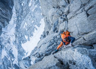 Dani Arnold gelingt Solo Speed Rekord an der Petit Dru Nordwand Dani Arnold beim Solo Speed Rekord an der Petit Dru Nordwand (c) Mammut