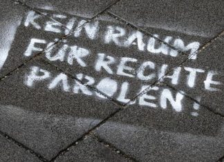 Nie wieder ist jetzt! Bergsportler*innen bekämpfen Rechtsextremismus In der JDAV ist kein Platz für Rechtsextremismus, Foto: AdobeStock/JDAV