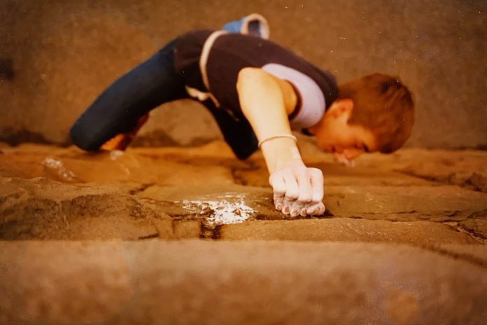 Bouldern an der Düsseldorfer Rheinufermauer in den 1980er Jahren (c) Martin Joisten