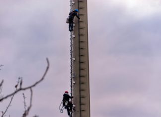 Höhenarbeit am Limit: Der Alltag moderner Industriekletterer (c) Sergej Karpow, Unsplash