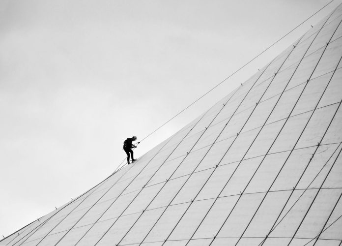 Gurt, Seil & ein Plan B: Darum brauchen Höhenarbeiter zertifizierte Sicherheit (c) images.pexels.com
